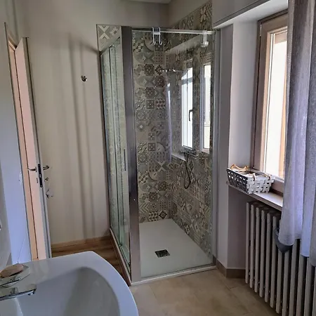 לינה וארוחת בוקר La Casa Di Memy גואלדו טאדינו