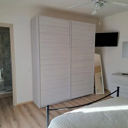 לינה וארוחת בוקר La Casa Di Memy גואלדו טאדינו